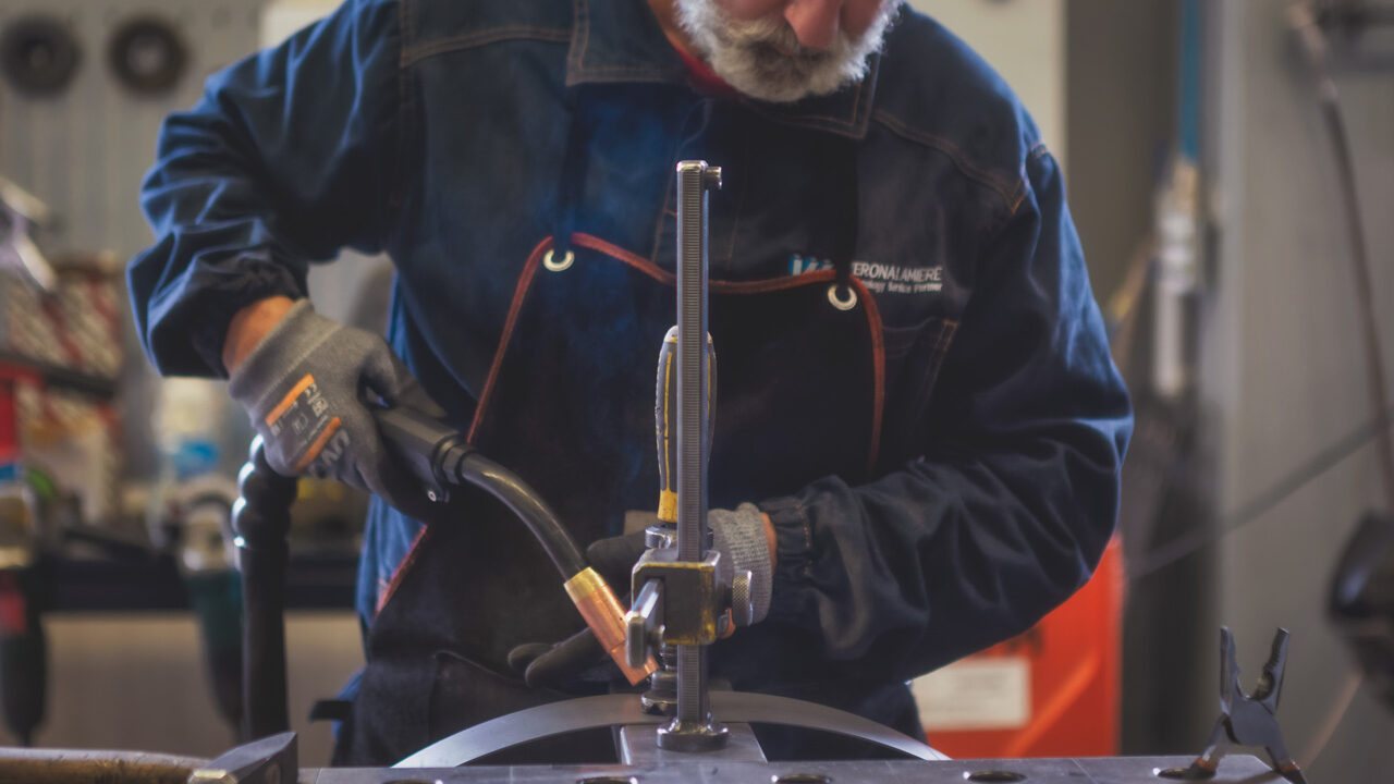 veronalamiere_lavorazioni_metalli_lamiera_taglio_saldo_piegatura_persone_competenze_professionalita_4